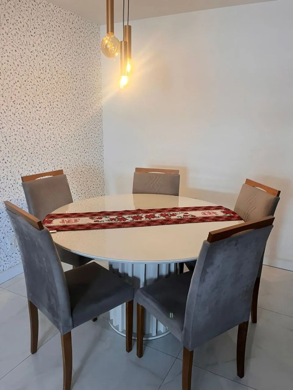 Mesa de jantar com 6 cadeiras em veludo e tampo de vidro  - Foto 3