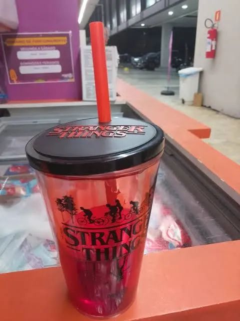 Copo Stranger things oggi - Foto 3