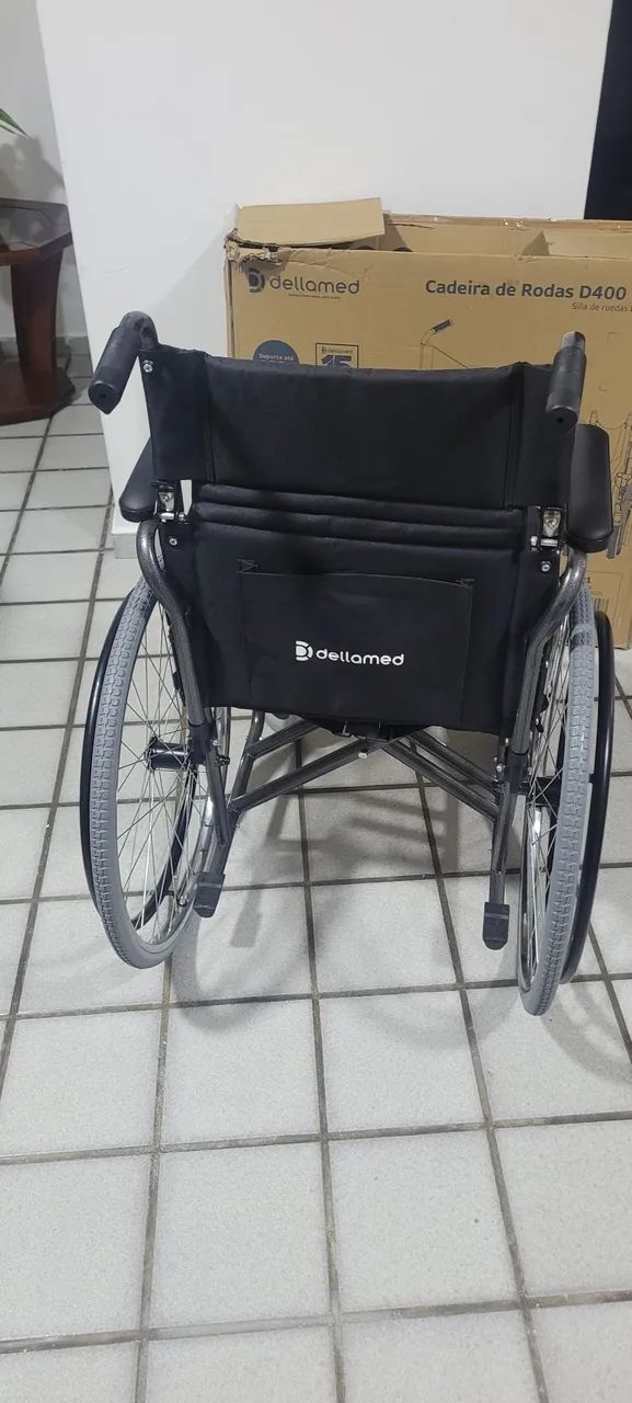 Cadeira de rodas dellamed D400 tamanho 46, nova e sem uso. - Foto 4