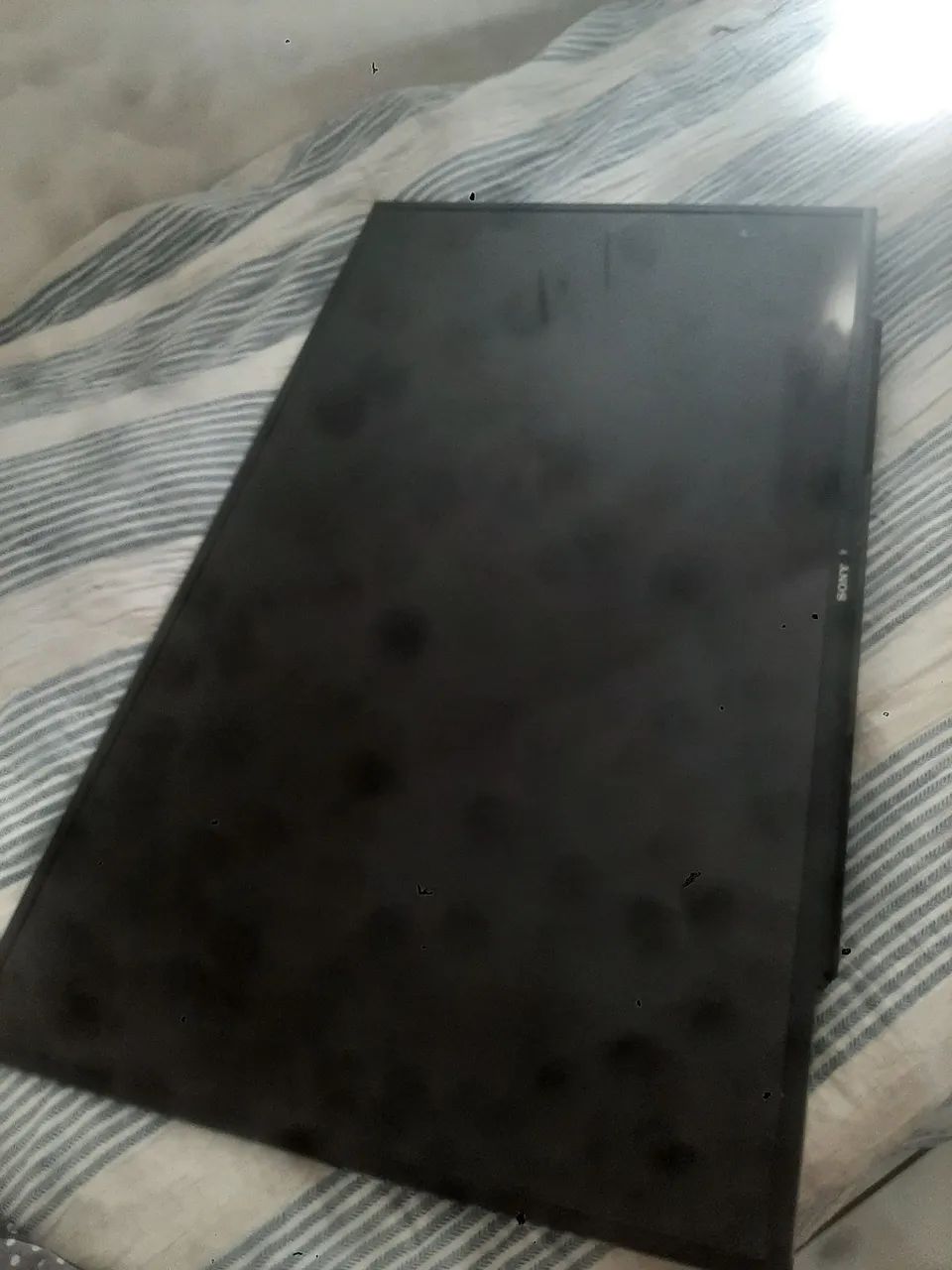 TV smart 48 polegadas ( está com umas listra na tela mais fora isso ela pega normalmente.)