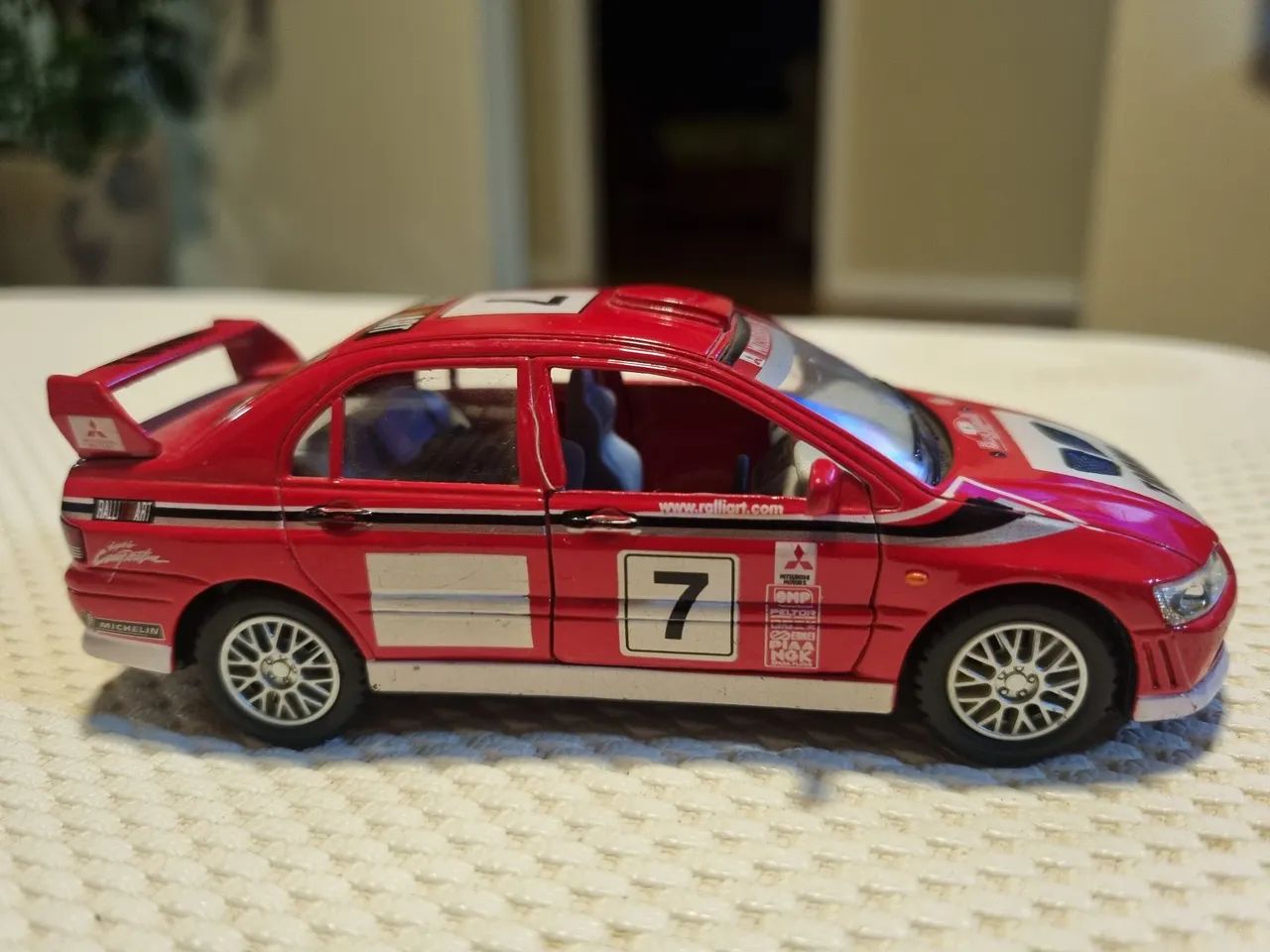 ?Miniatura Mitsubishi Lancer Evolution 1/24 - Foto 4