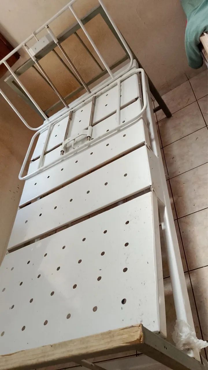 Cama hospitalar com colchão  - Foto 2