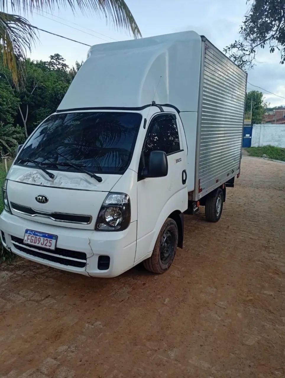 VENDO ESTE CAMINHÃO KIA BONGO