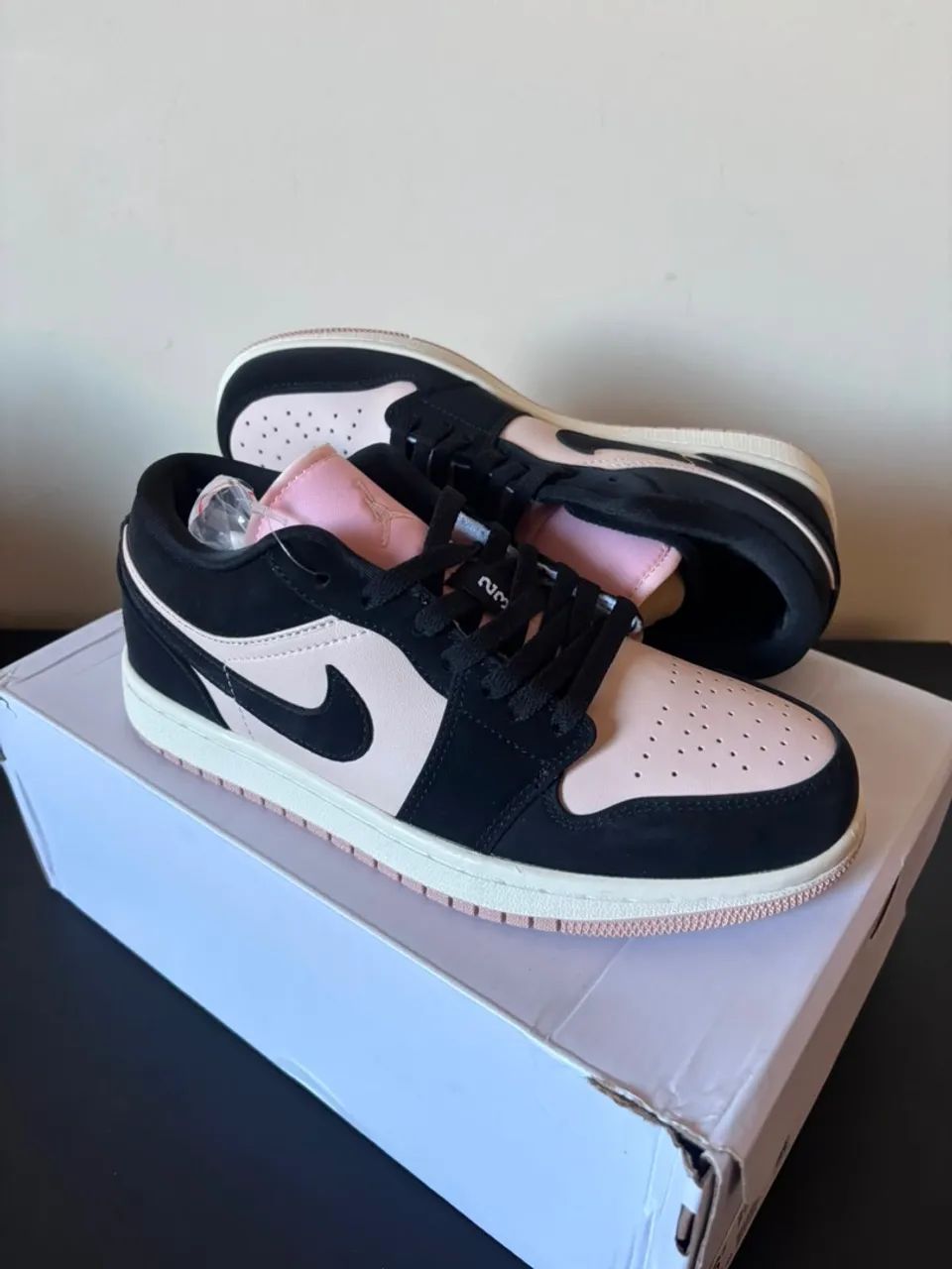 Nike Jordan rosa  e preto 