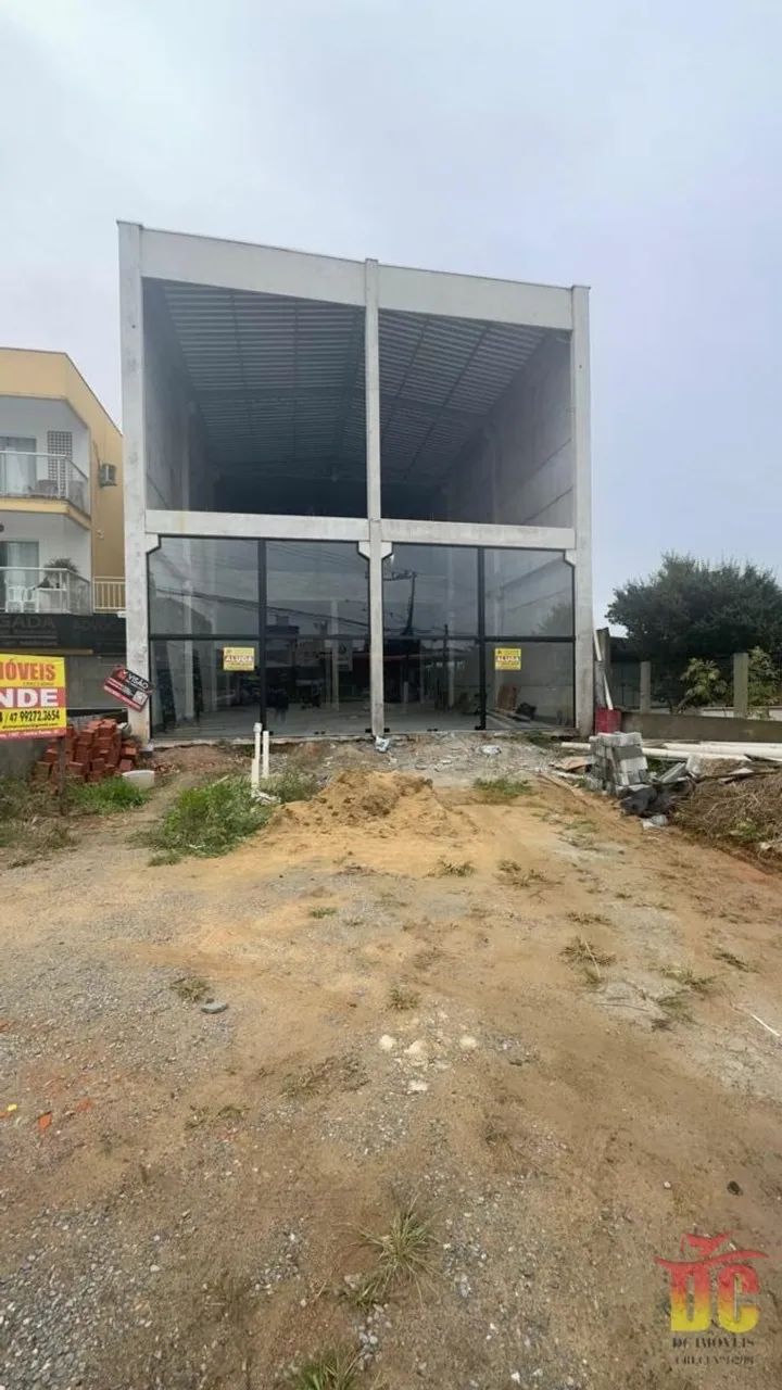 Excelente sala comercial frente Avenida Eugenio Krause