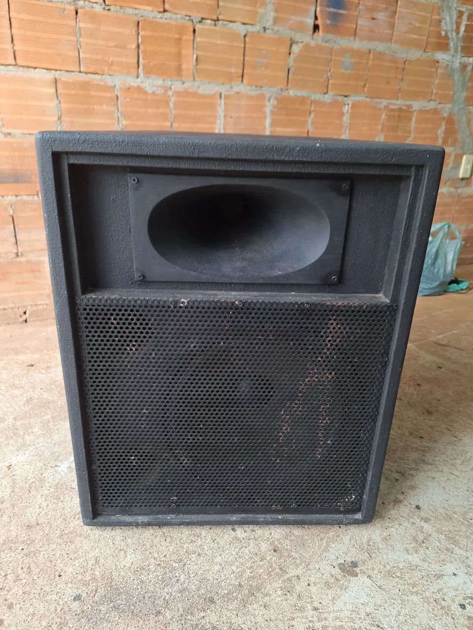 Caixa passiva de 15 polegadas. 