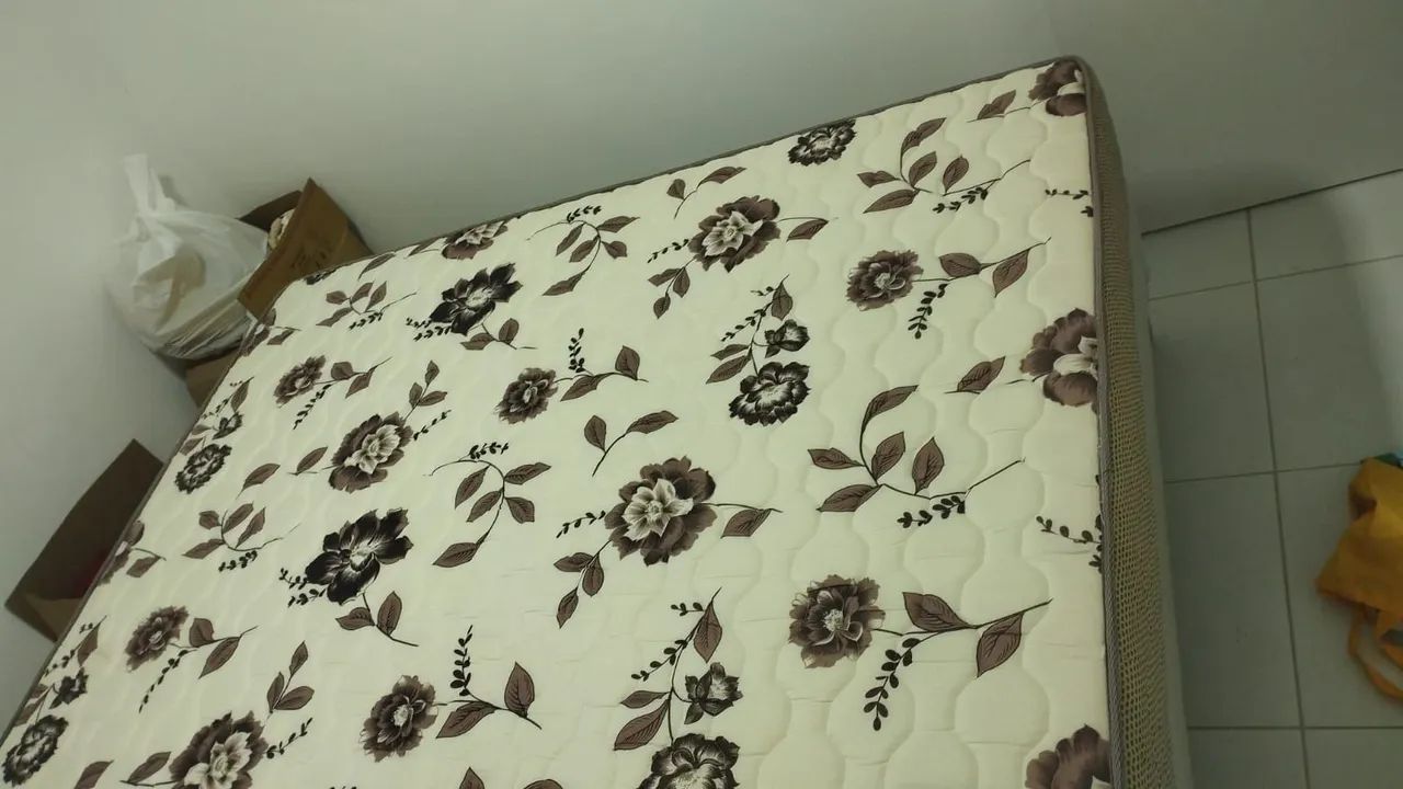 Vendo uma cama de casal