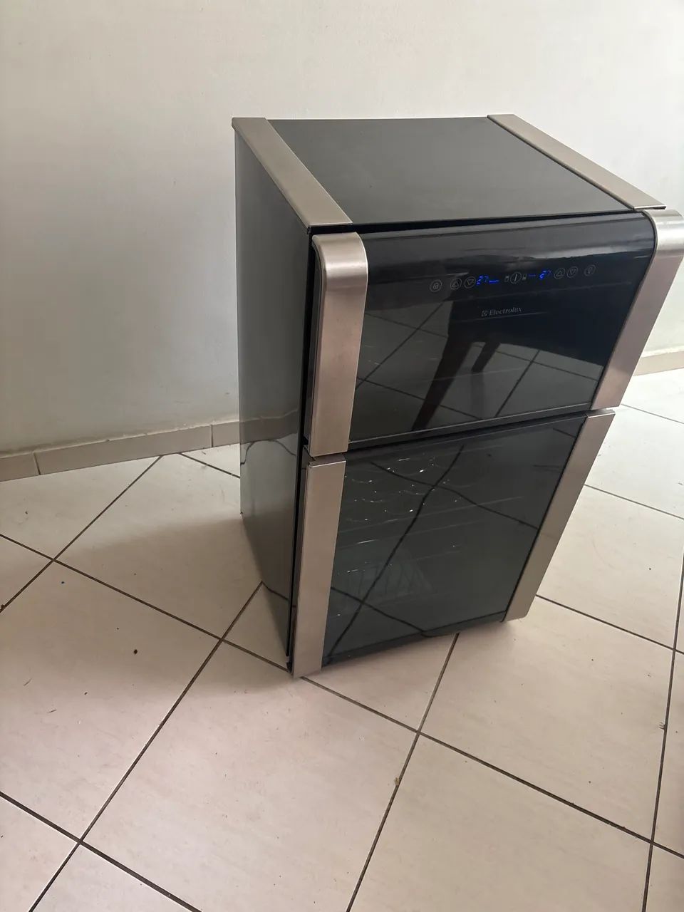 ADEGA DE VINHOS ELECTROLUX ACD 28 - DUAL ZONE - Foto 2