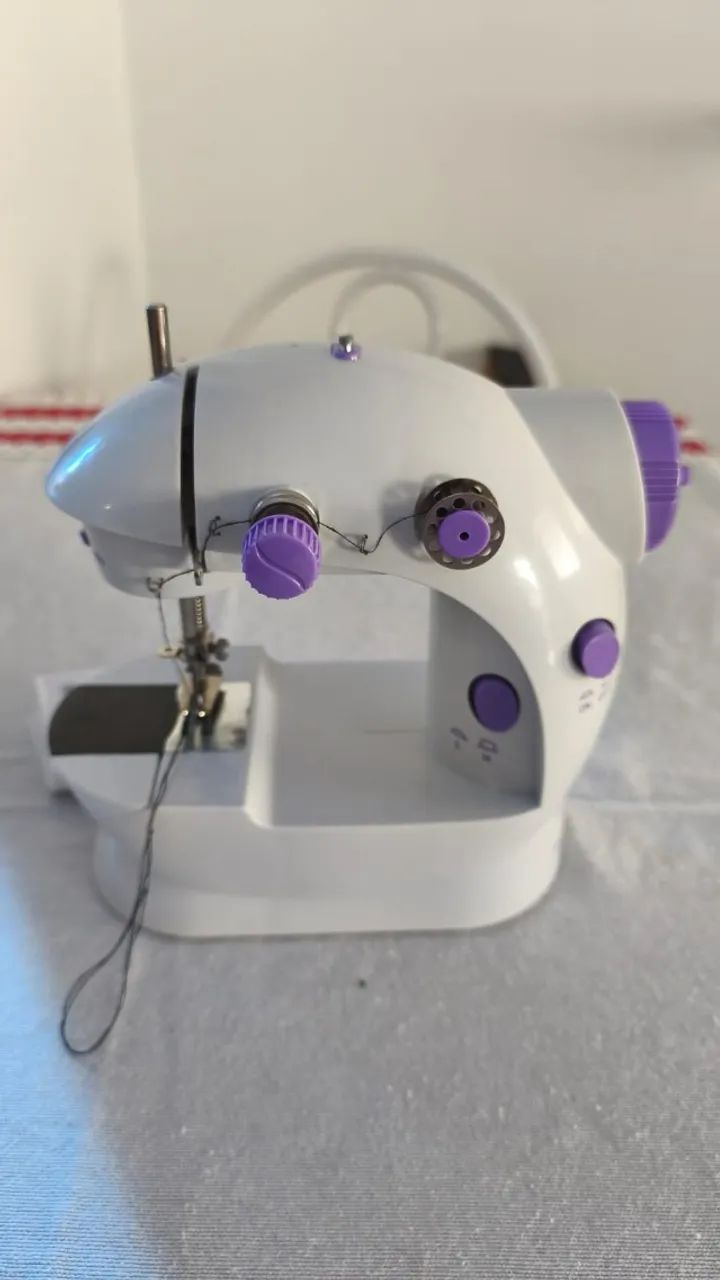 Mini Máquina de Costura