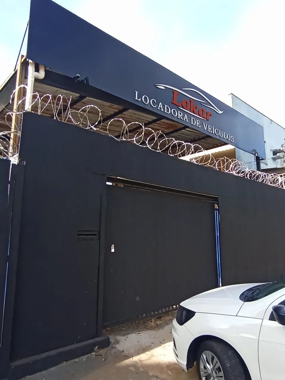 Alugo ponto comercial / Estacionamento com escritório.