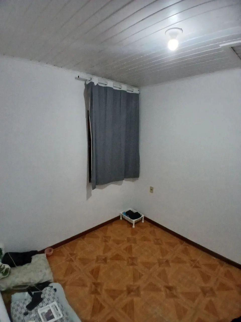 Alugo quarto 