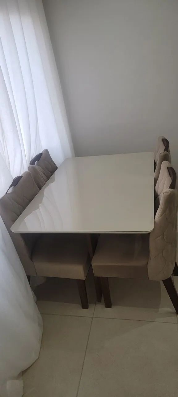 MESA COM 4 CADEIRAS MDF