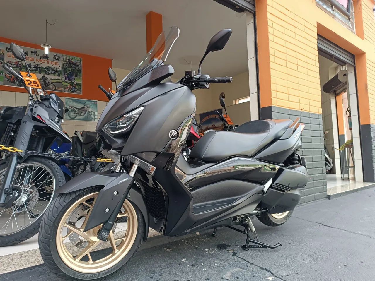 XMAX 250 2021 preta  - Foto 4