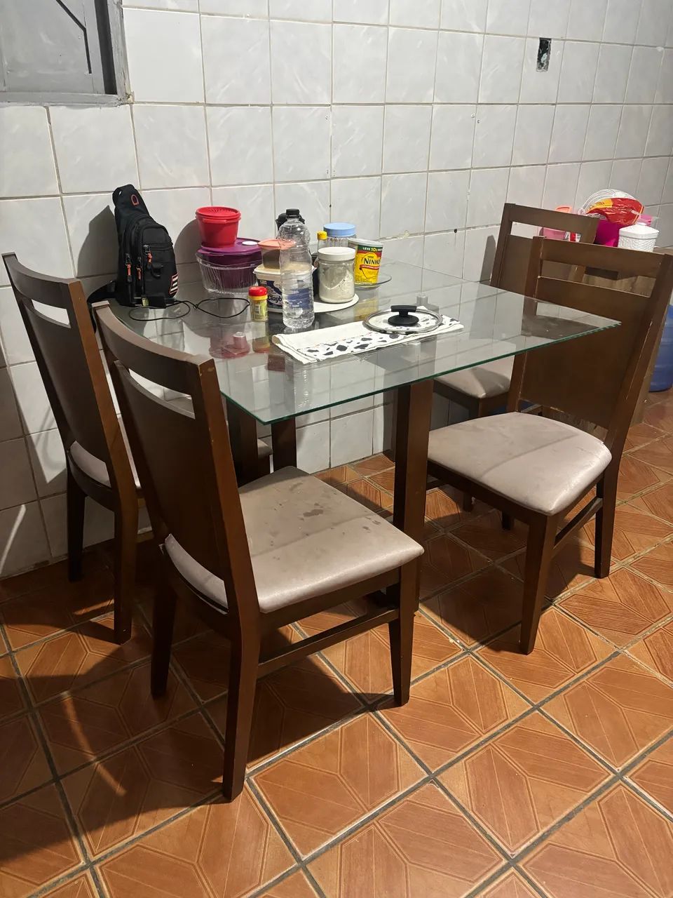 Mesa Tampo de Vidro e 4 Cadeiras - Foto 2