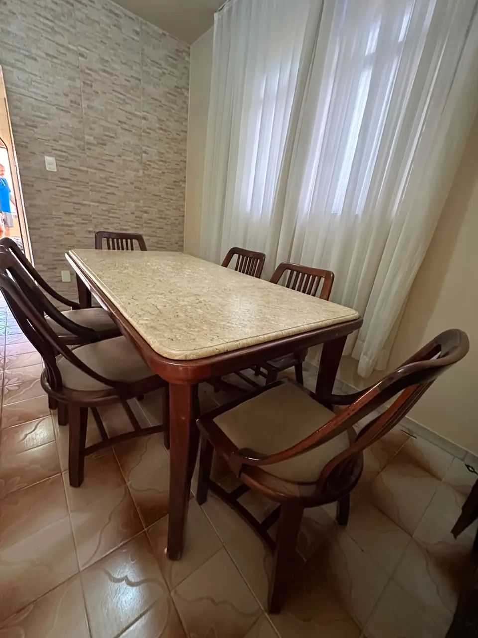 Mesa com 6 cadeiras linda de mármore  - Foto 3