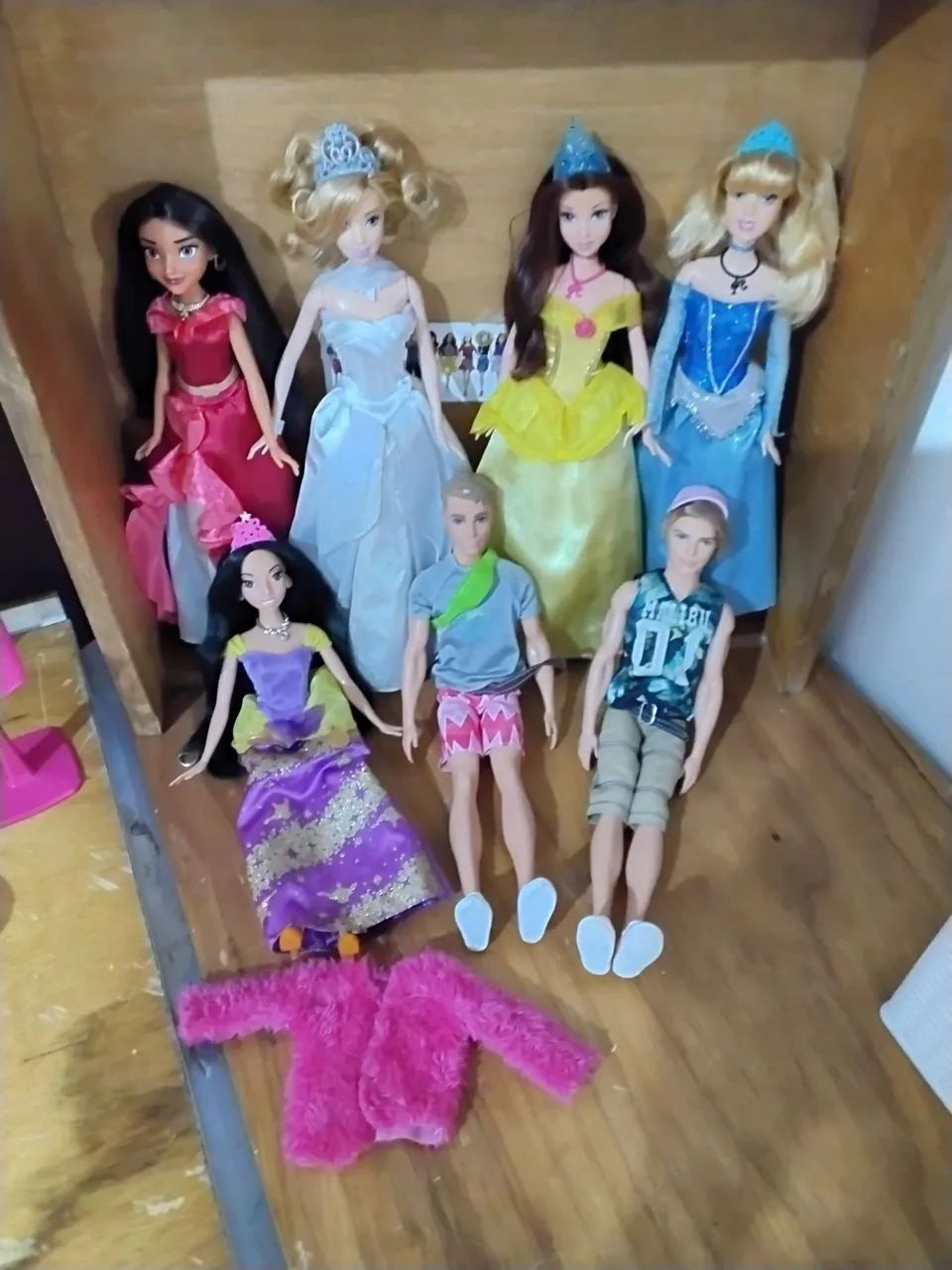 Lote bonecas princesas disney e barbie ken - Foto 2
