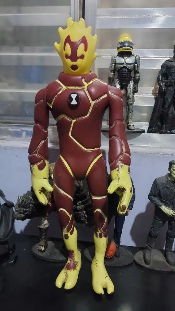 Boneco do bem10 em chamas
