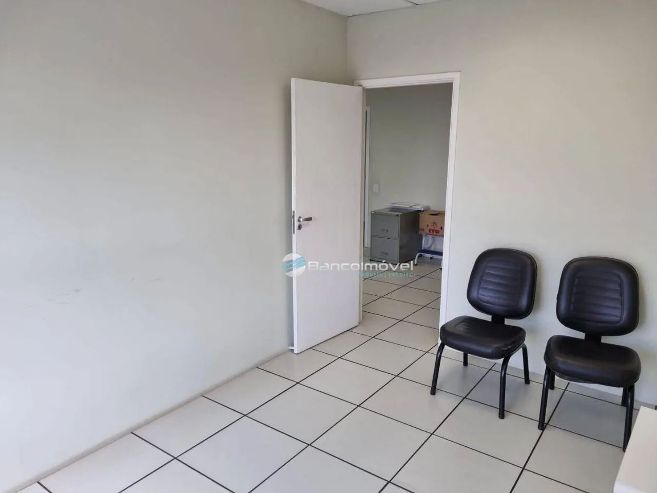 Conjunto de Salas/Comercial, bem localizada, perto de tudo. Edifício com portaria 24 hs, e - Foto 6