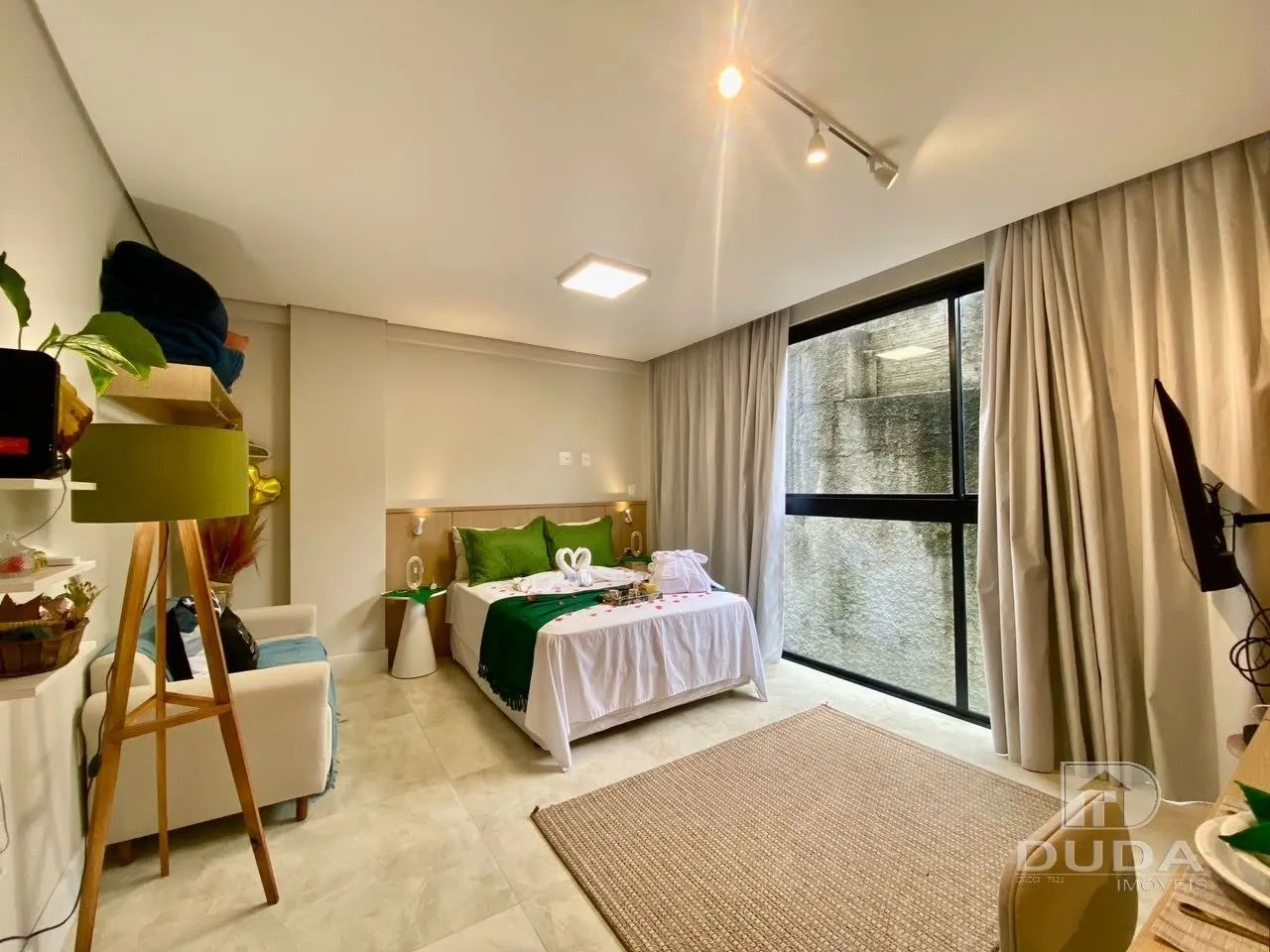 Studio mobiliado para locação no Cacupé