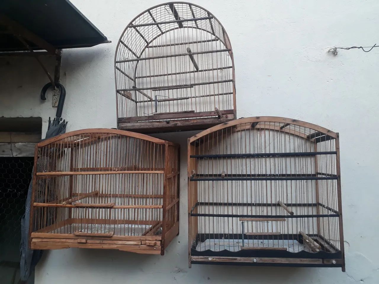 Vendo ótimas gaiolas de belgas e pretinhos. Baratas