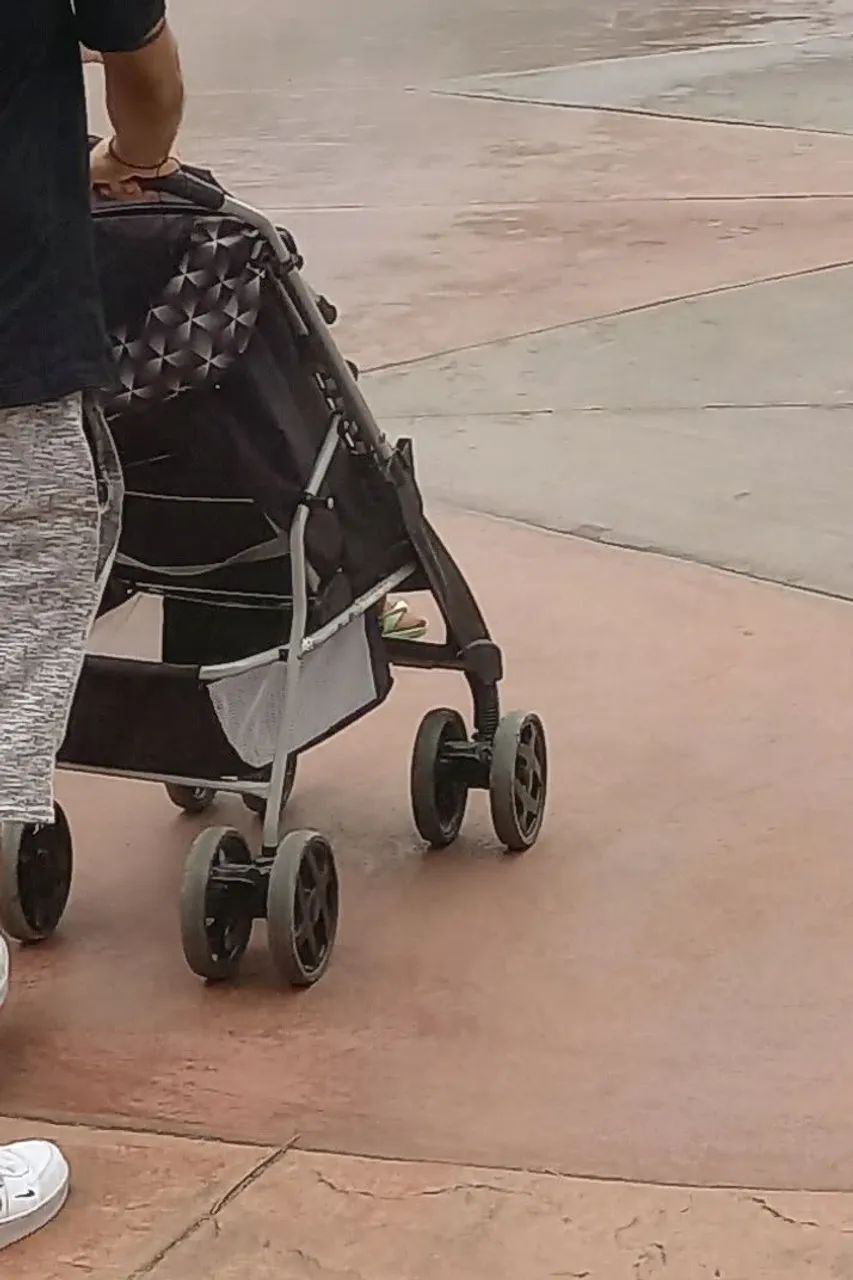 Carrinho e bebê conforto Tutti - Semi novo - Foto 4