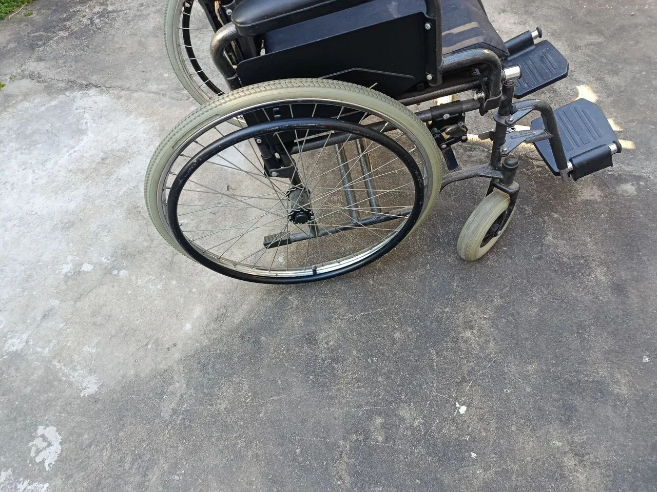 Vendo cadeira de roda - Foto 5