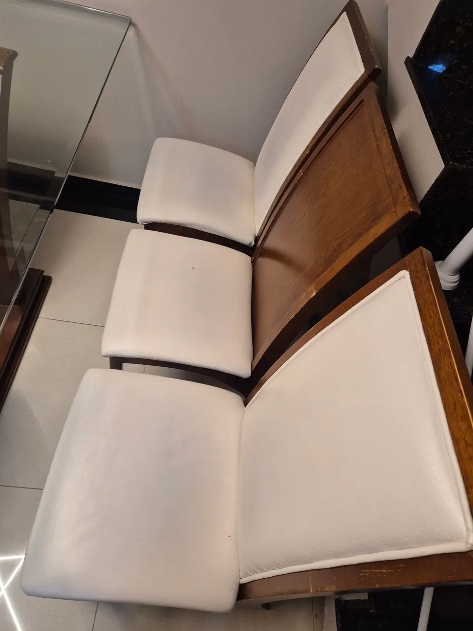 Vendo mesa de vidro com 6 cadeiras - Foto 4