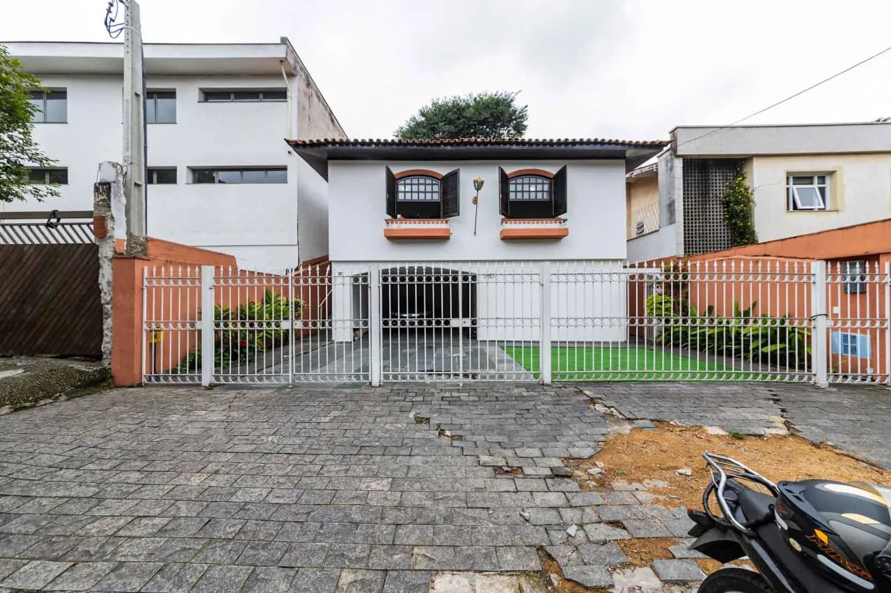 Casa comercial na Rua Natingui, 469  302 m²