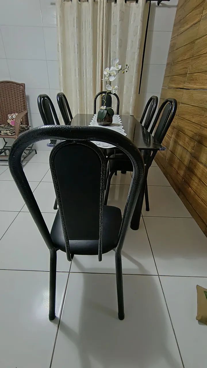 Vendo mesa sala com 6 cadeiras. - Foto 3