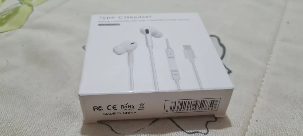 Fone Intra Auricular USB-C Compatível Com Vários Aparelhos - Foto 2