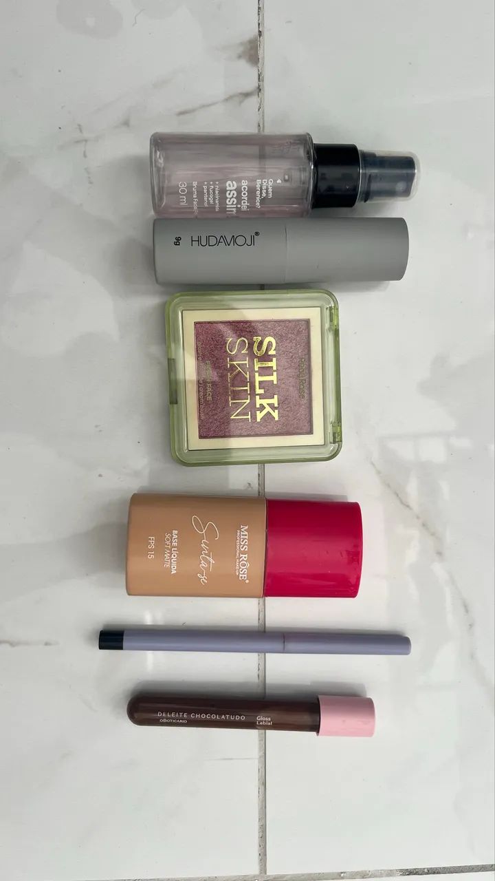 ? Kit de Maquiagem - Ruby Rose + HudaMoji + Miss Rose + O Boticário