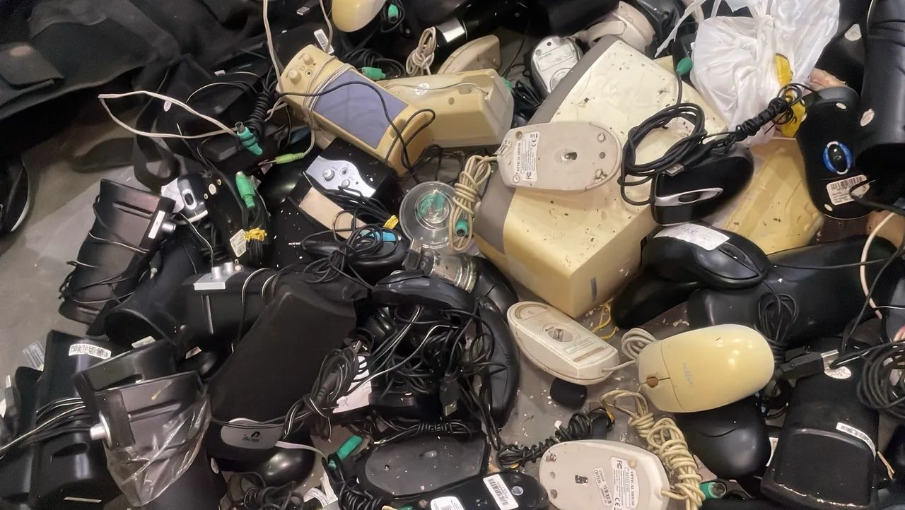 Mouse e caixa de som para computador 