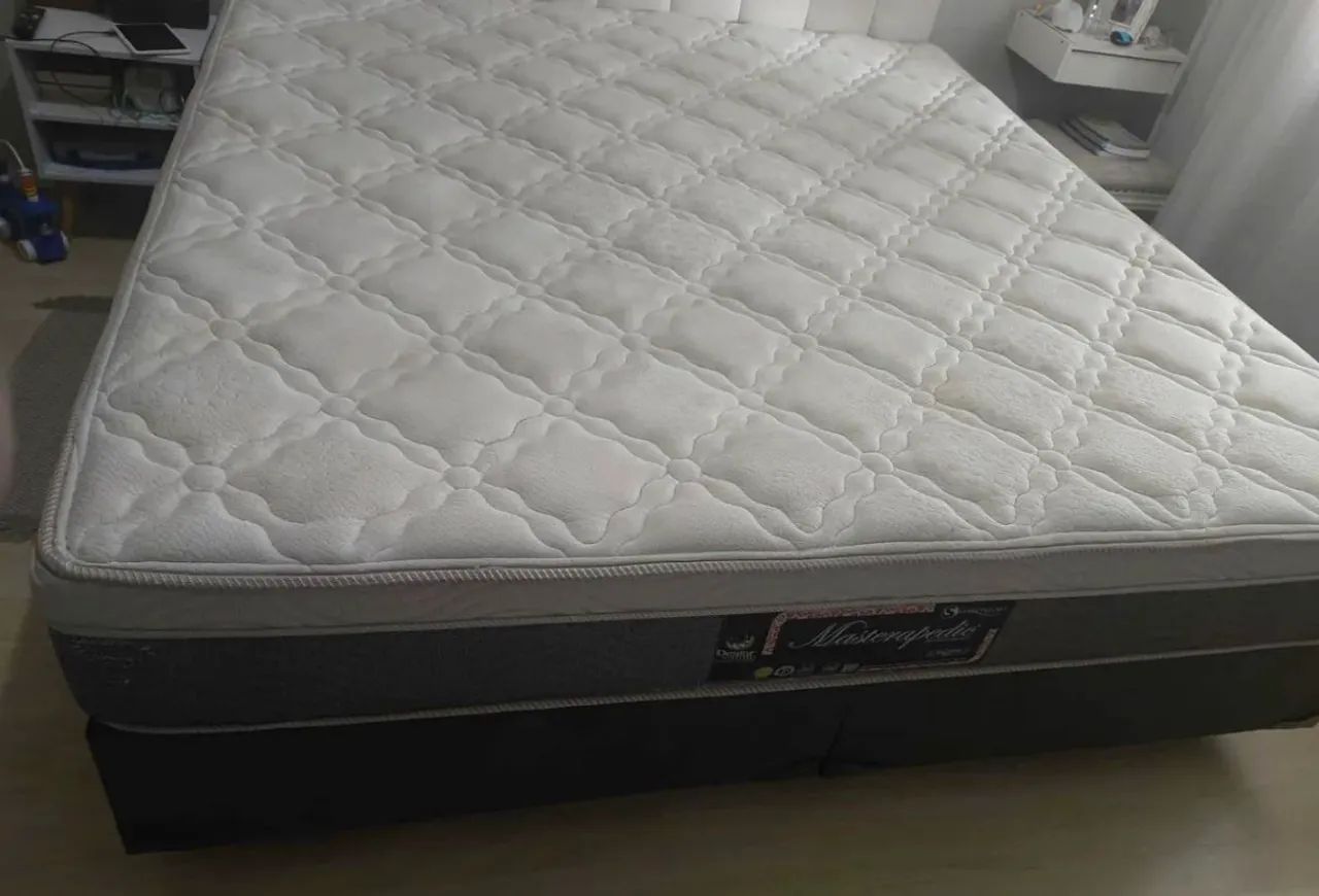 Cama king em excelente estado