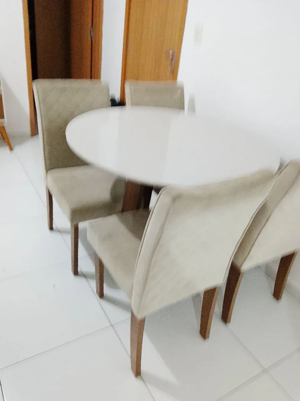 PRA VENDER LOGO MESA COM 4 CADEIRAS EM MDF 280,00 - Foto 4