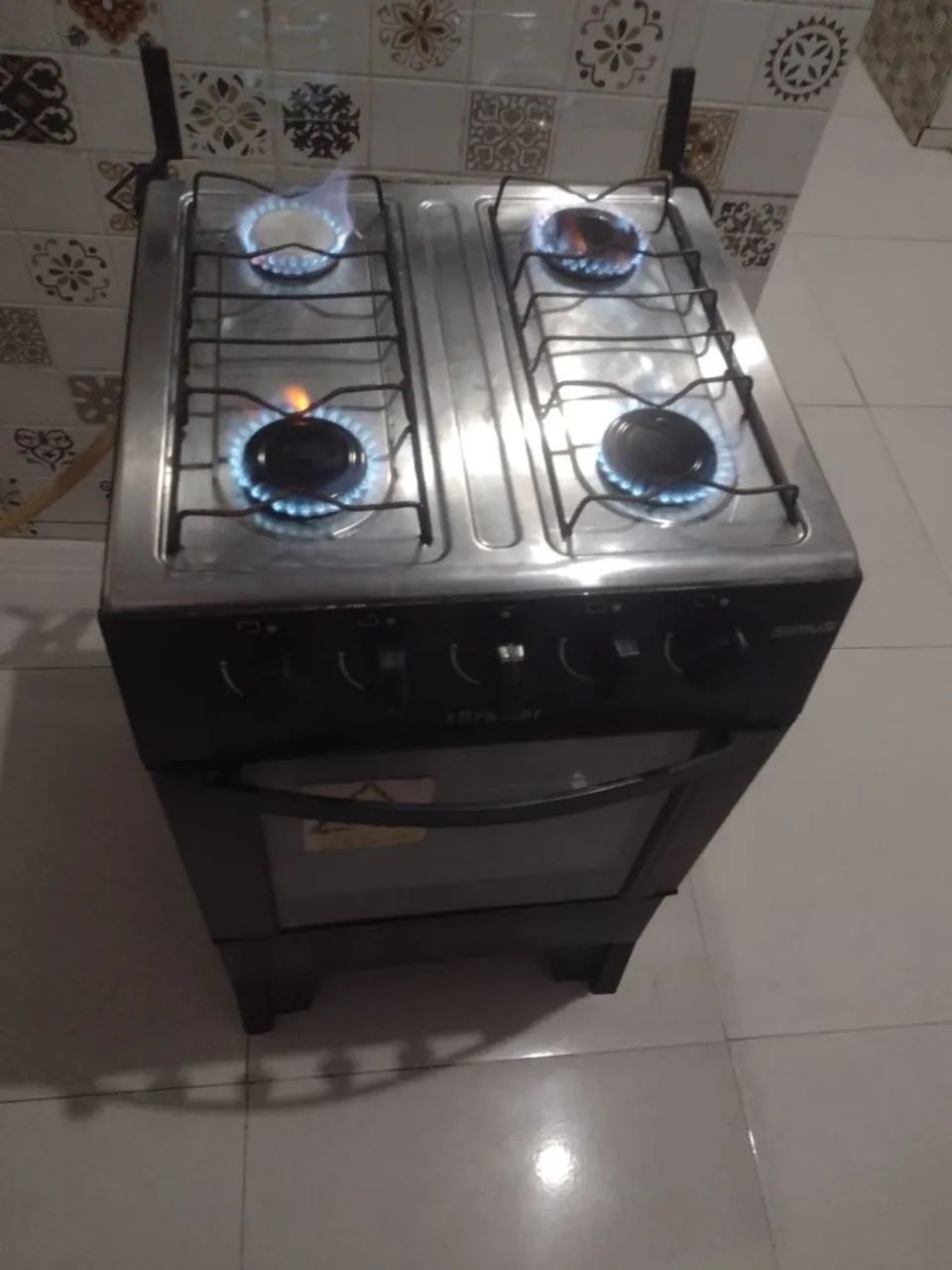 Fogão semi novo funcionando 