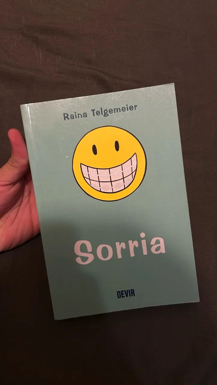 HQ / Livro Sorria - Raina Telgemeier (Editora Devir) - Foto 3