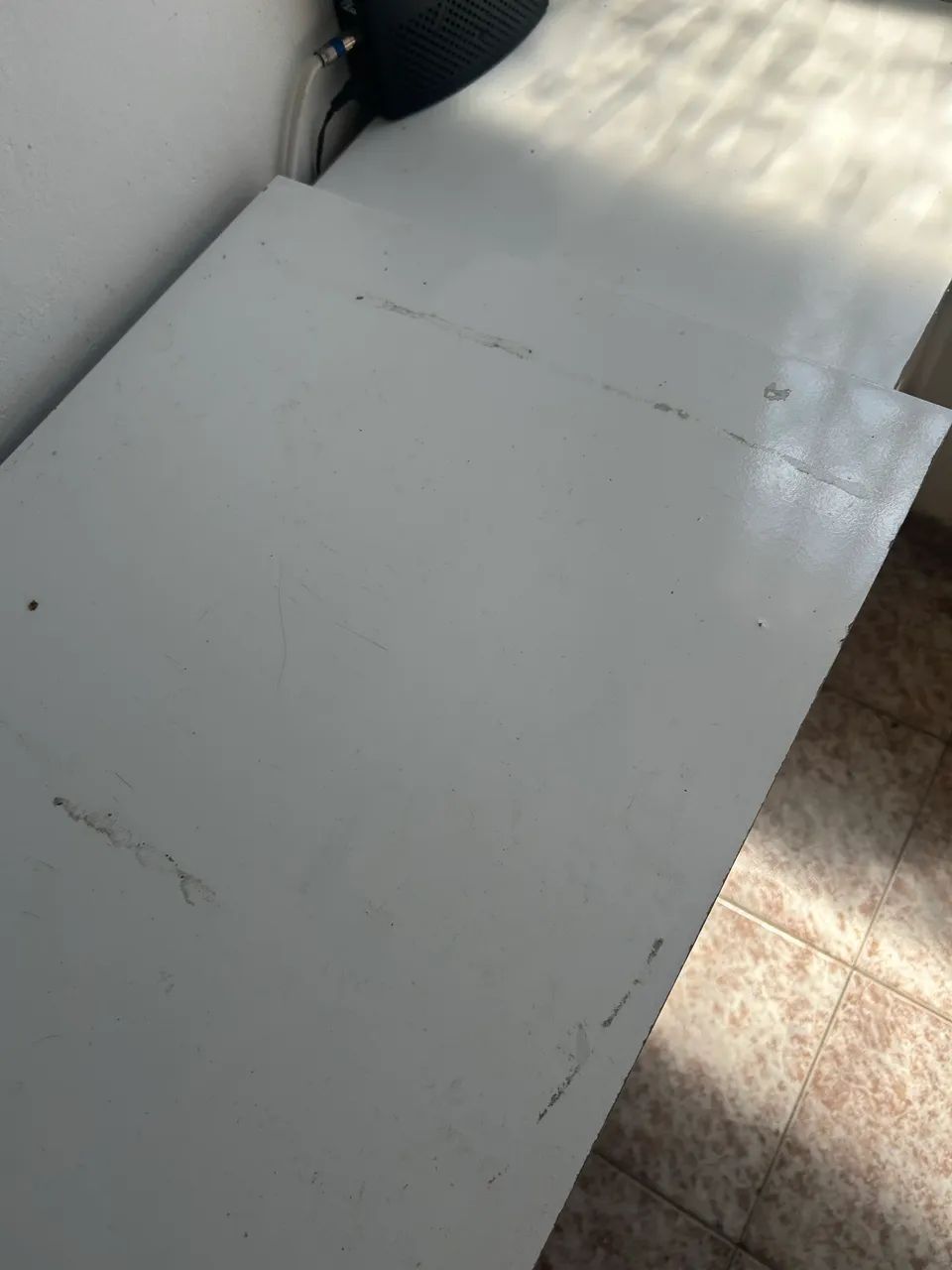 Mesa de escritório com 2 gavetas e 1 nicho - Foto 2