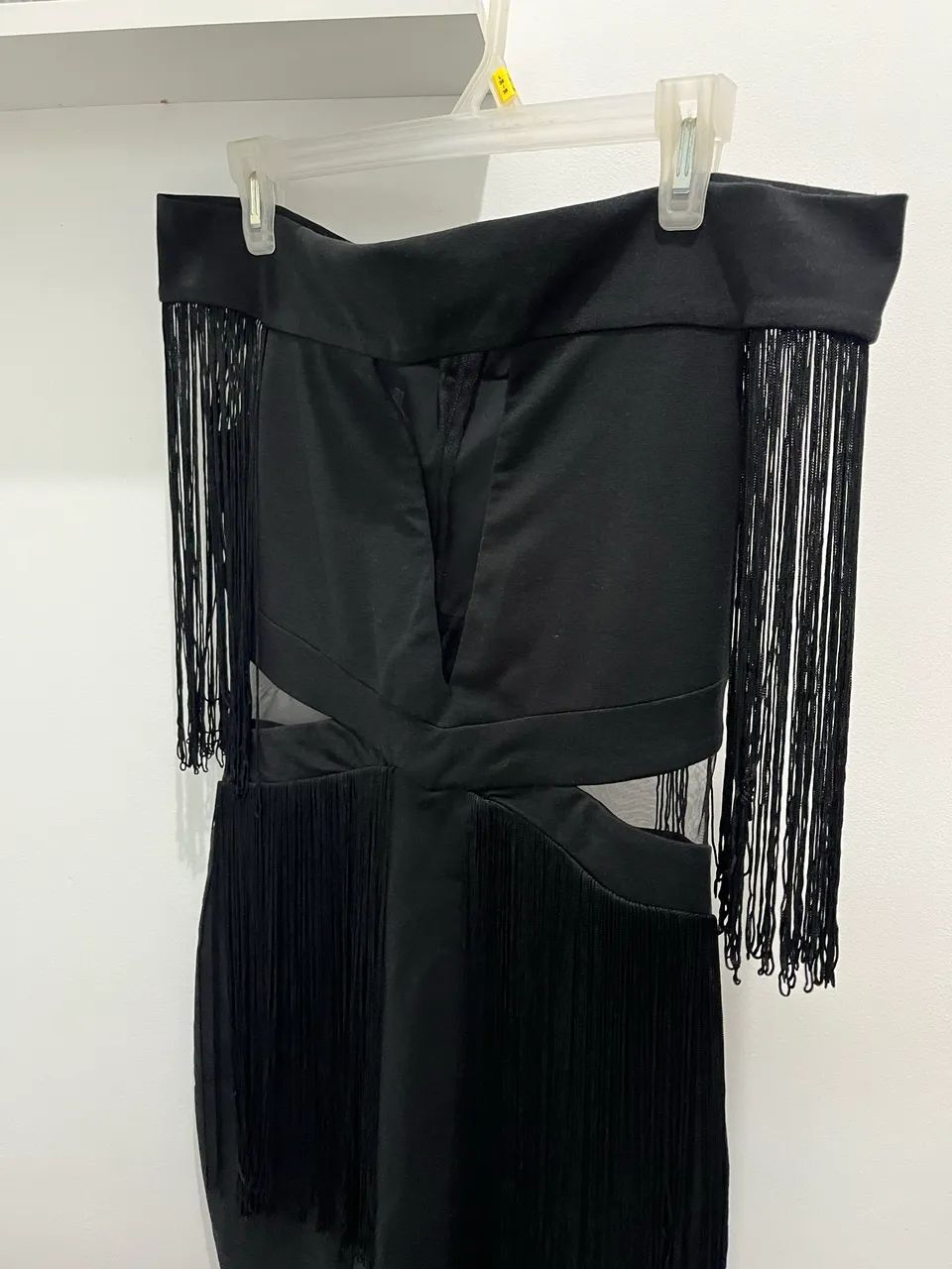 Vestido preto franjas 