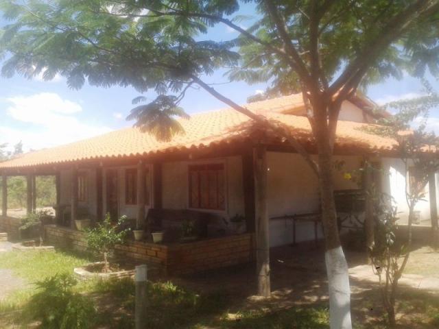 Excelente casa com otima localização próximo a parada obrigatoria - Foto 3
