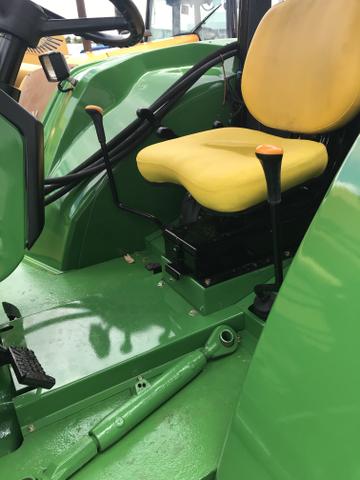 Trator JD 5705 com concha - Foto 6