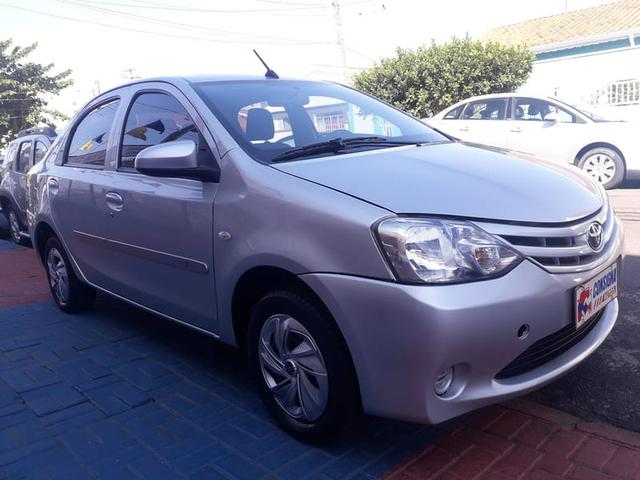 2017 toyota etios sd x 1.5l mt - Foto 2