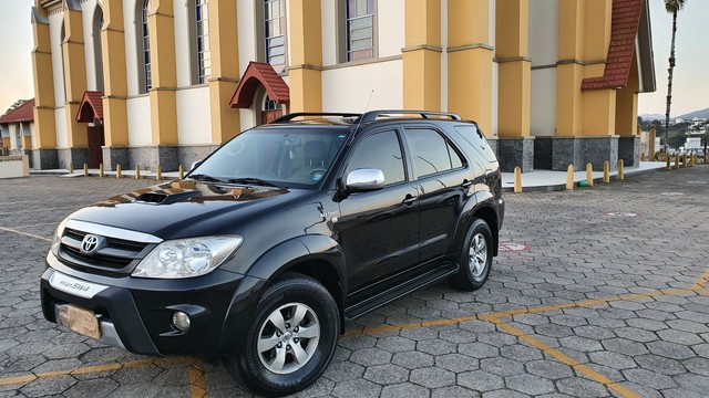 TOYOTA HILUX SW4 DIESEL 4X4 AUTOMÁTICA