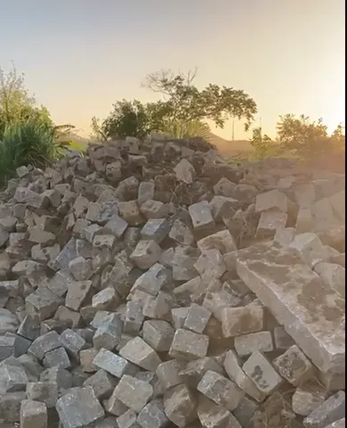 O muro de pedra, pedra em esfera pattren do rio