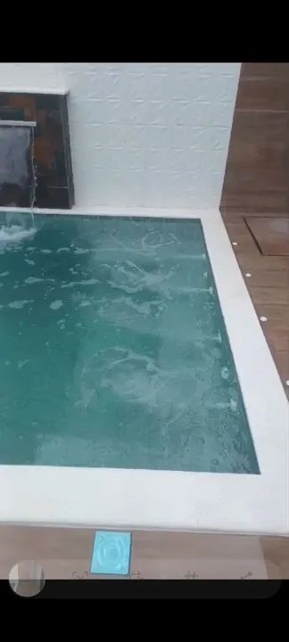 Piscina em de azulejos 