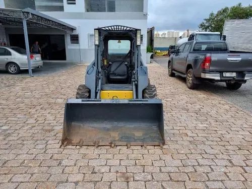 Mini Carregadeira New Holland L175 2012 - Foto 2