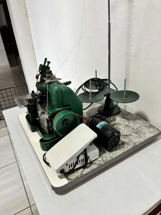 Máquina Overlock doméstica - Foto 2