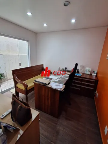 Campo Limpo sala comercial para locação com 30 m²,1 banheiro,cozinha,1 vaga, ar condiciona