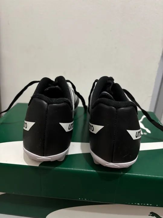Chuteira Umbro - Tamanho 36 - Foto 4