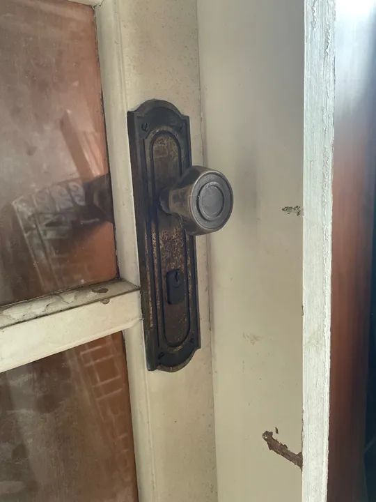 Porta de Madeira Maciça Com Vidro Completa - 1,00 x 2,17m - Foto 3