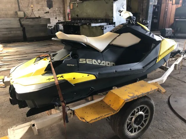 Vende-se jet ski spark 2014